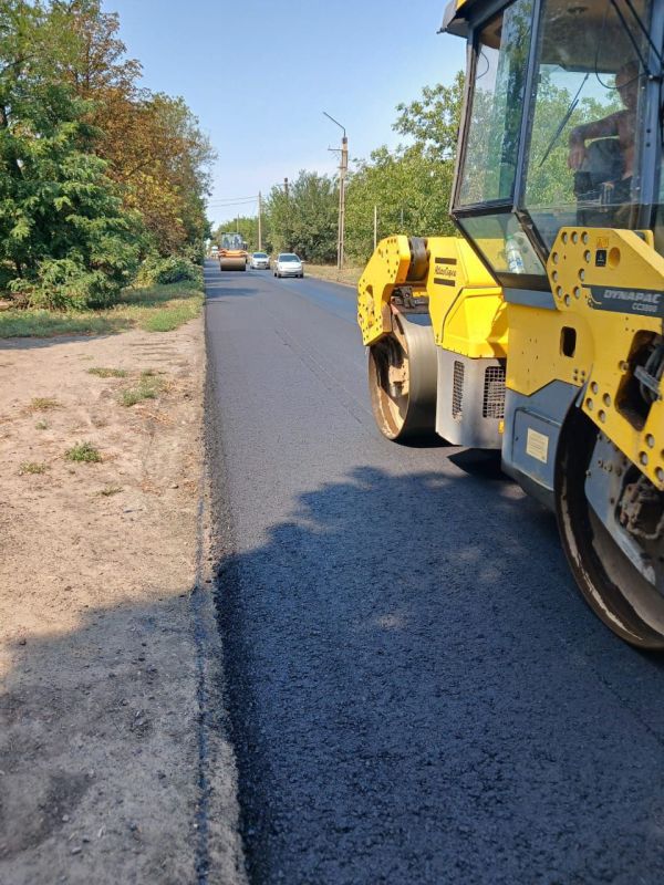 На автомобильной дороге Свердловск – Червонопартизанск продолжаются работы по ремонту дорожного покрытия