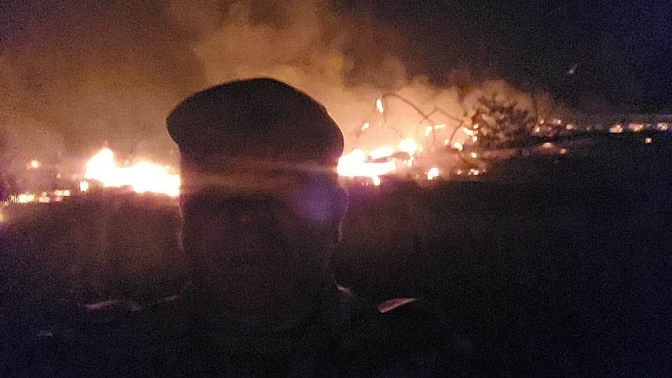 Пожар в Станично-Луганском районе продолжается