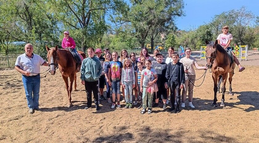 Депутат Народного Совета организовал для детей из Кременского района поездку в Луганск