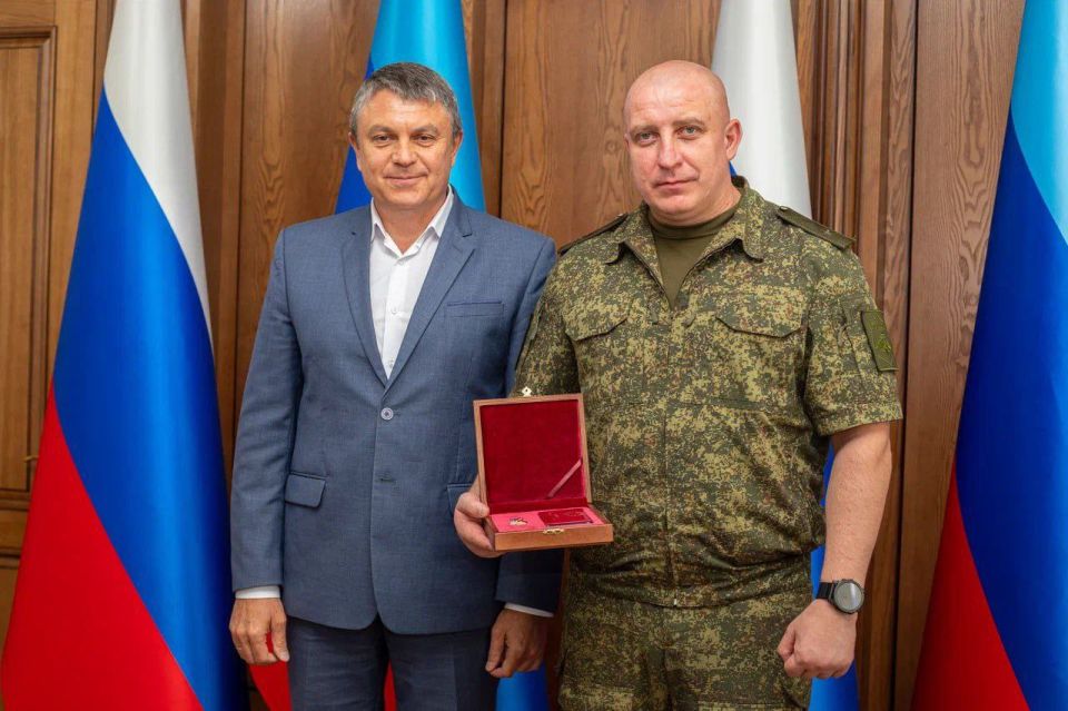 Леонид Пасечник: Присвоил звание Героя Луганской Народной Республики двум защитникам Отечества