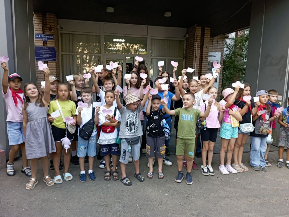 В Луганском художественном музее отметили День Государственного флага Российской Федерации!