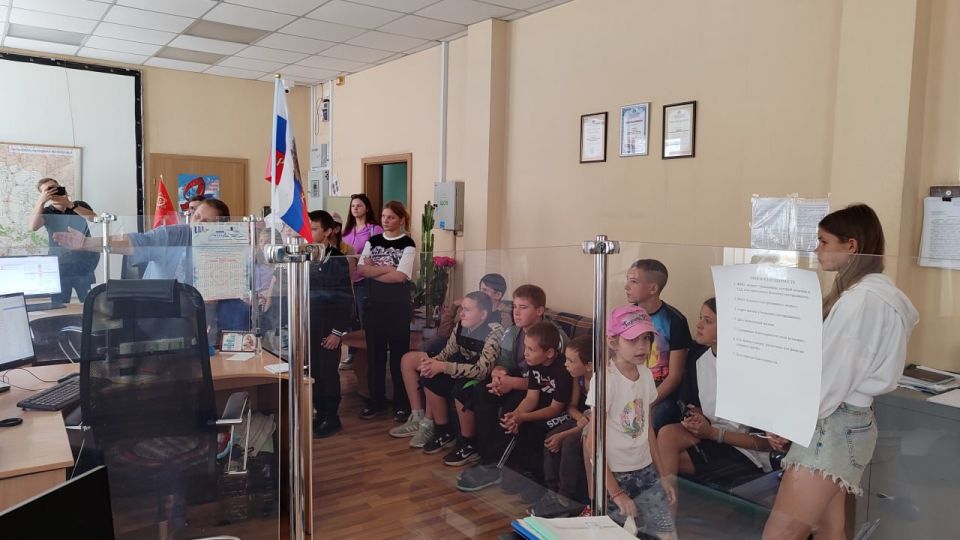 Группа детей из прифронтового Кременского района побывала с экскурсией в Луганском центре медицины катастроф