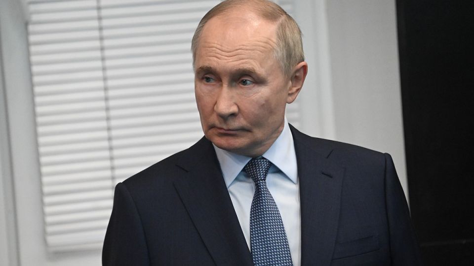 Путин поручил разместить аптечки в людных местах в новых регионах РФ