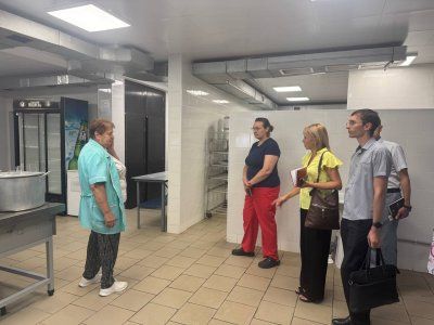 Депутаты приняли участие в проверке готовности учреждений образования Жовтневого района