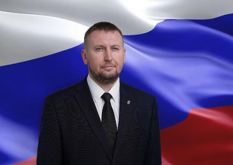 Поздравление Председателя Народного Совета ЛНР Дениса Мирошниченко с Днем Государственного флага Российской Федерации