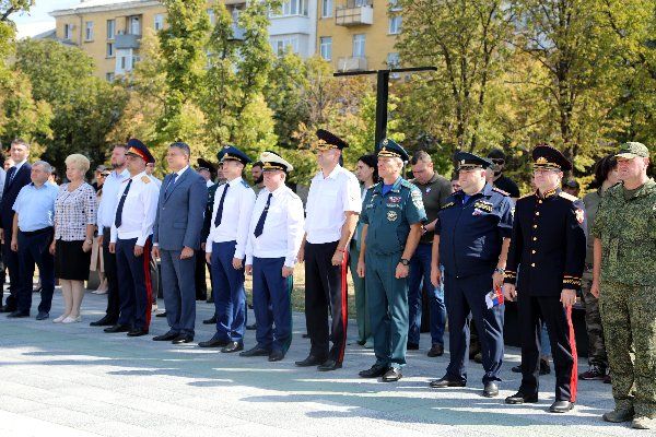 Начальник УФСИН России по Луганской Народной Республике принял участие в торжественном мероприятии, приуроченном ко Дню Государственного флага Российской Федерации