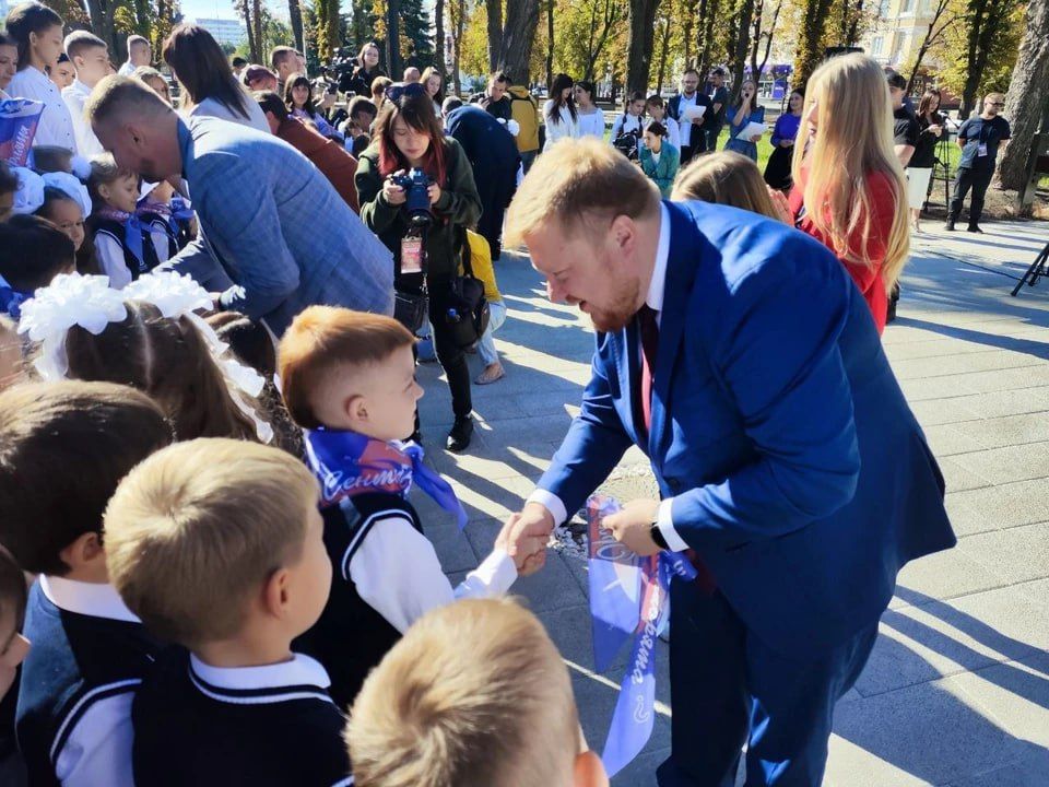 Курс на историю: В ЛНР с 1 сентября «Обществознание» будут учить в старших классах