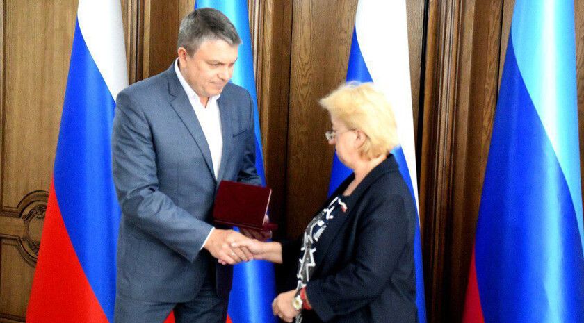 Пасечник по поручению Президента передал Орден Мужества вдове сотрудника «Луганскводы»