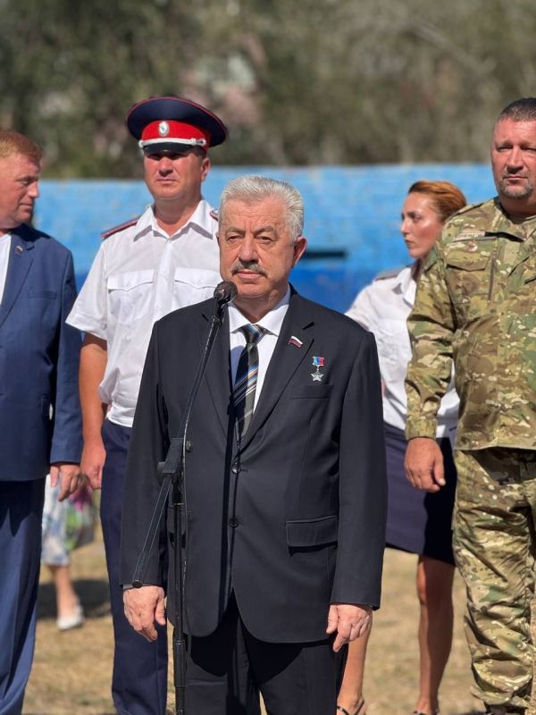 Виктор Водолацкий: Всегда приятно посещать Луганский казачий кадетский корпус имени маршала авиации Александра Ефимова, один из лучших корпусов России по подготовке будущих офицерских кадров