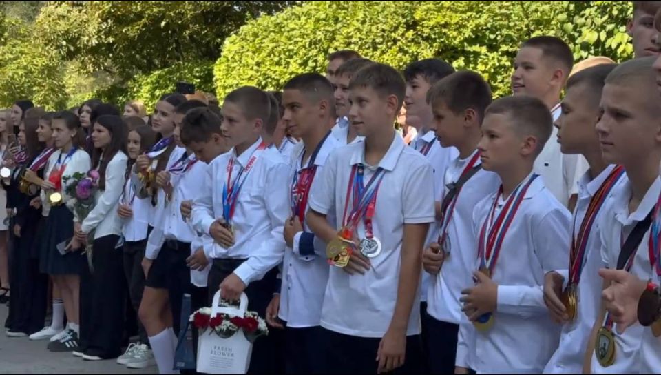 ����������� ������� ������������ ������� � �������� � ����� ������� ���� ������� ����� 100 ������� ����������� �� ���� ����������, ����� ��� ����� ������� ����� 400 �������