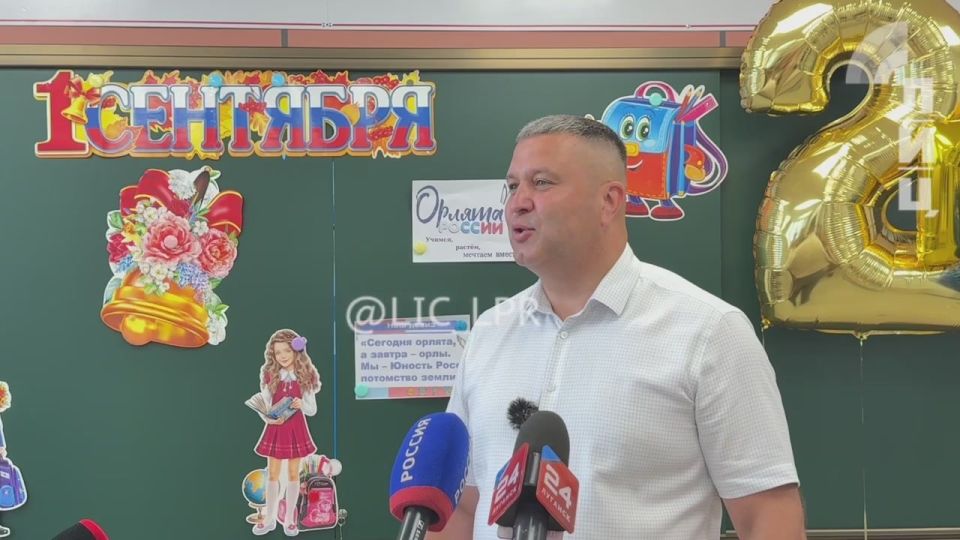 Глава ЛНР Леонид Пасечник в День знаний посетил самую большую и высокотехнологичную школу столицы Республики – гимназию №60 имени 200-летия Луганска, которая была восстановлена московскими специалистами