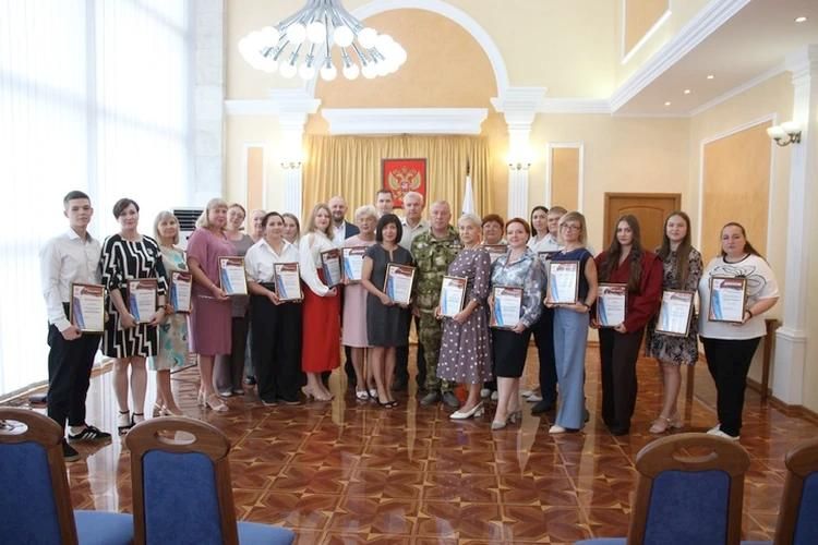 В ЛНР наградили региональных победителей и организаторов акции «Диктант Победы»