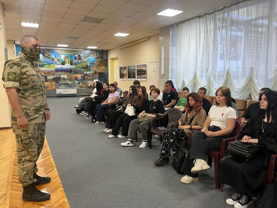 В Луганской галерее искусств состоялся День солидарности в борьбе с терроризмом