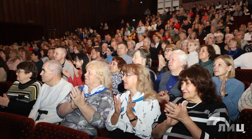 Луганский русский театр 6 сентября откроет новый сезон спектаклем «Любовь и голуби»