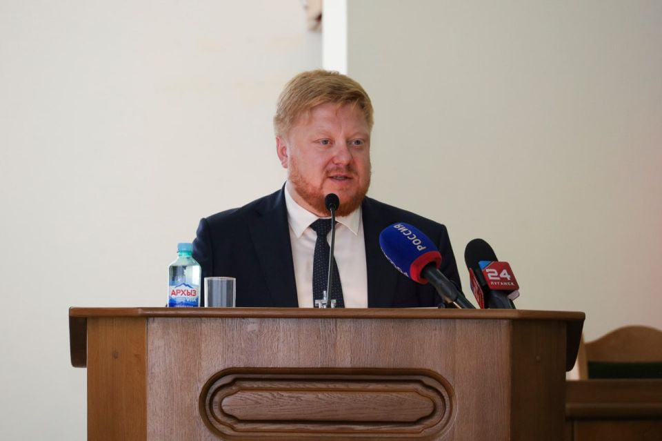 Константин Бутримов: Депутаты обсудили с Иваном Кусовым капремонт школ, зарплаты учителей, военно-патриотическое воспитание и другие актуальные вопросы в сфере образования