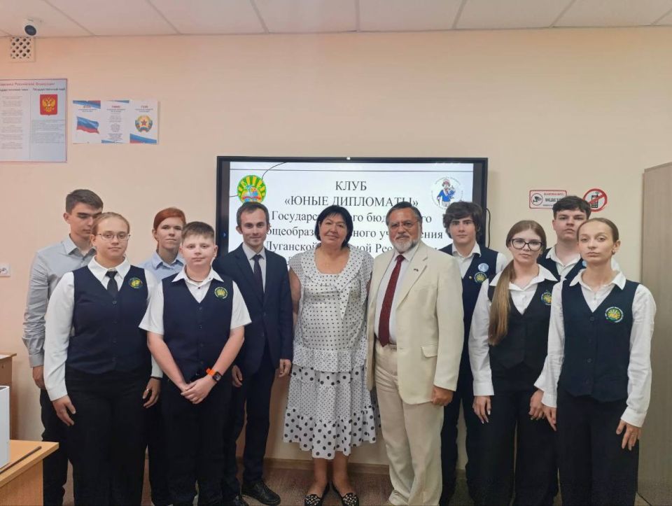 Члены клуба «Юные дипломаты» встретились с Дейнего Владиславом Николаевичем и Белоконем Михаилом Алексеевичем
