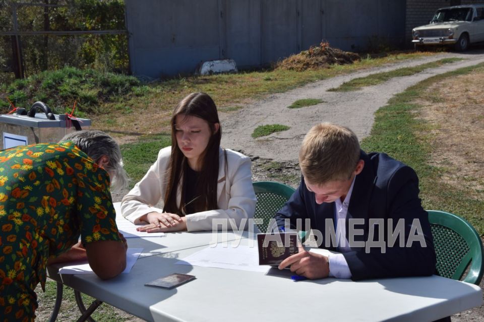В Славяносербском округе организовано проведение голосования