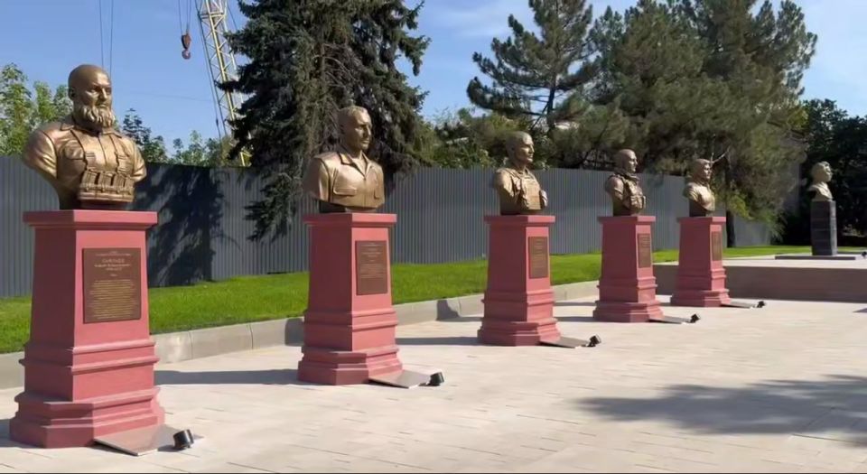 Леонид Пасечник: «В центре Луганска открыли Аллею Российской Славы»