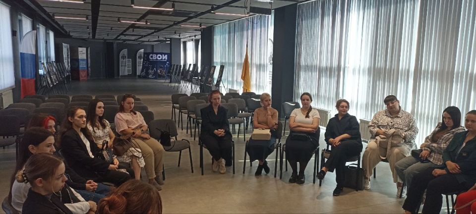 Олег Коваль: 9 сентября, совместно с представителями управления образования Луганска и городского профсоюза работников образования и науки провел встречу с молодыми педагогами, которые впервые приступили к работе в текущем...