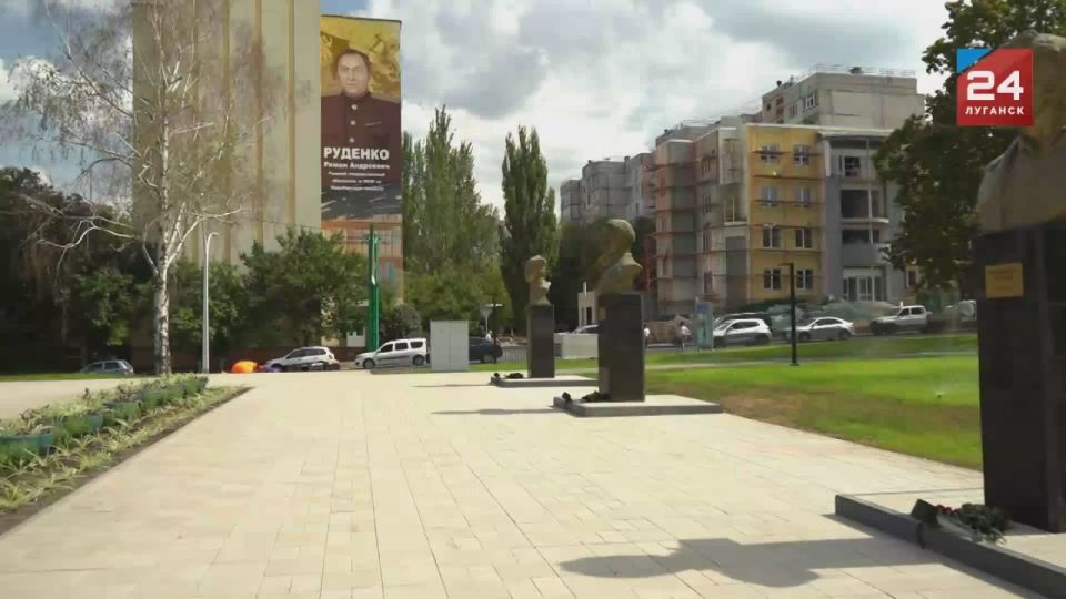 Обновленный Сквер Славы открыли в Луганске после реконструкции