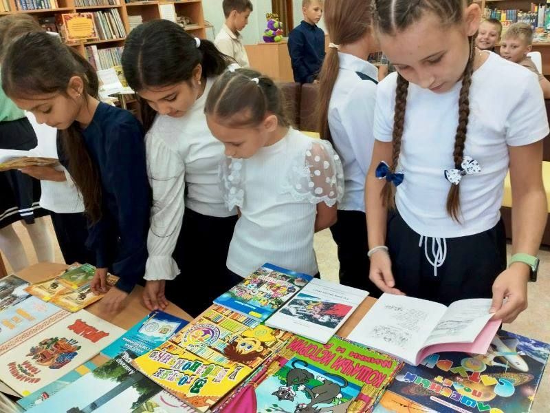 В Луганской детской библиотеке прошёл литературно-музыкальный час «Город мой, ты сердцу дорог» для учеников 4-Б класса школы № 26!