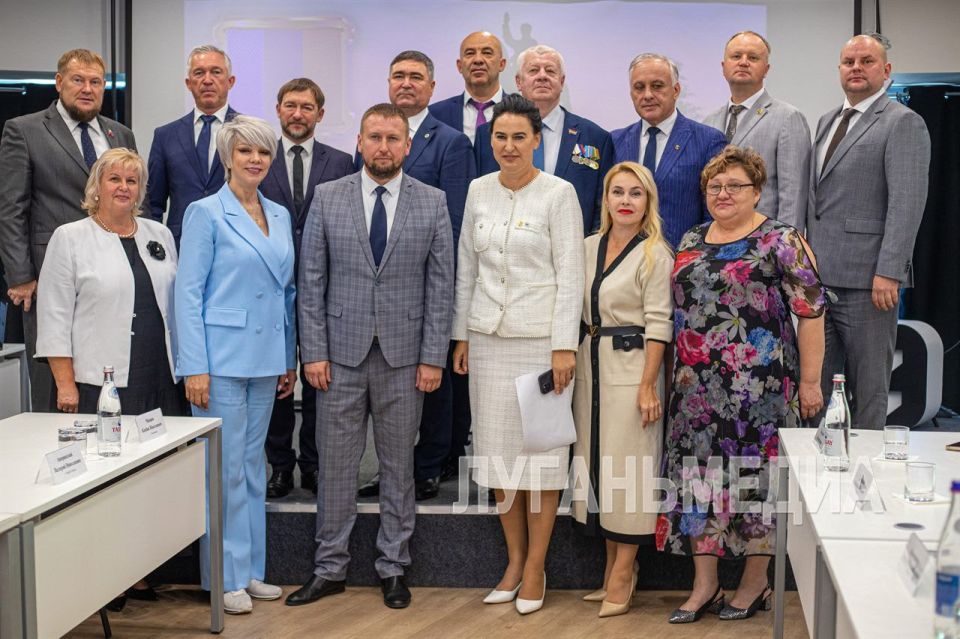 Делегация городов -побратимов и городов- партнеров Луганска, которые стали гостями праздничной программы 230-летия столицы ЛНР посетили интерактивный музей "Россия- моя история"