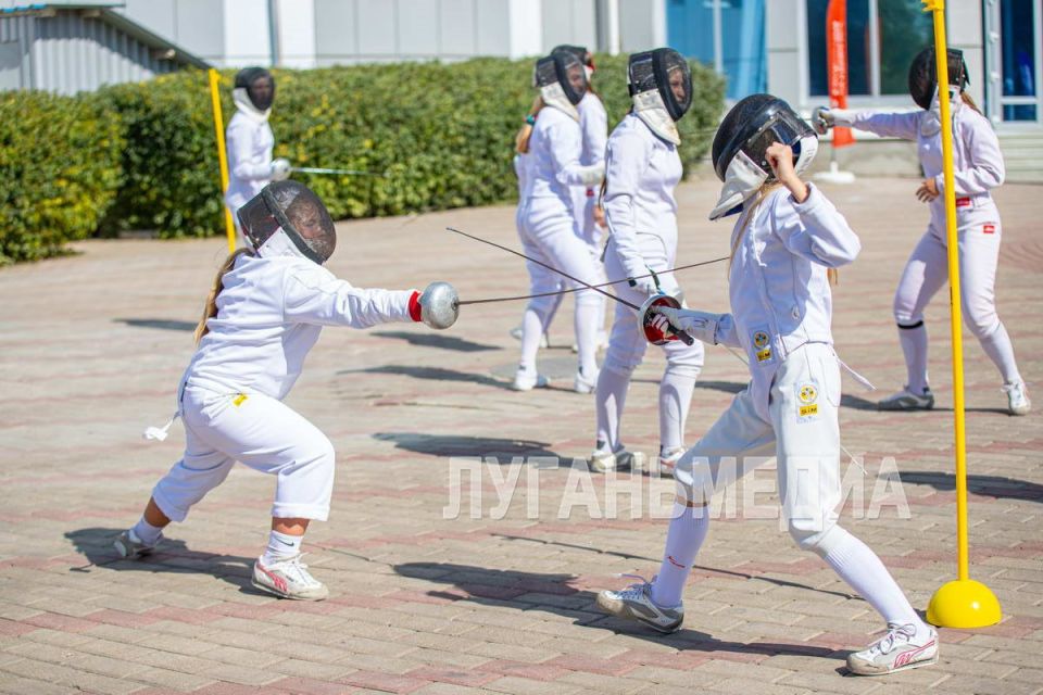 В Луганске в комплексе «ЛТК-Арена» открылся спортивный праздник, посвященный 230-летию образования города