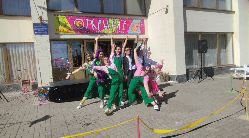 Луганский театр кукол открыл сезон игровой программой и спектаклем «Незнайка и его друзья»