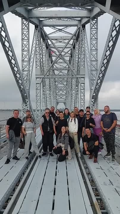 Коллектив Луганского академического русского драматического театра им. П. Луспекаева поздравляет жителей и гостей Луганска с Днем города!