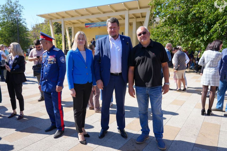 14 сентября представители Общественной палаты ЛНР приняли участие в Открытом республиканском фестивале семейного творчества и национальных культур «Созвездие мира и согласия», которое состоялось в рамках празднования Дня...