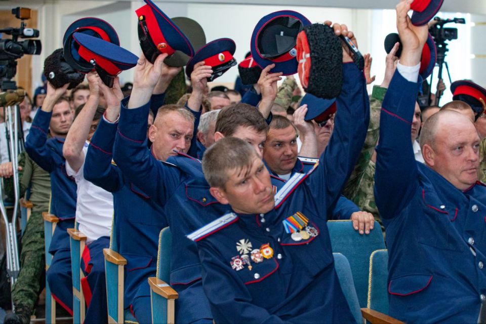 Виктор Водолацкий: Десять казачьих обществ ЛНР зарегистрировано в государственном реестре РФ