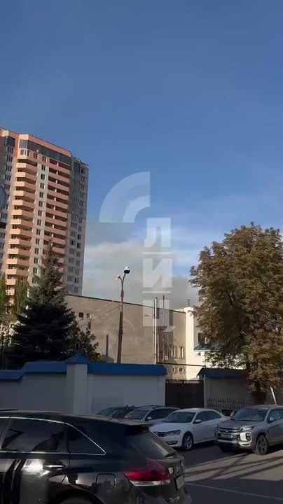 Что-то горит в Луганске, дым хорошо заметен из центра города