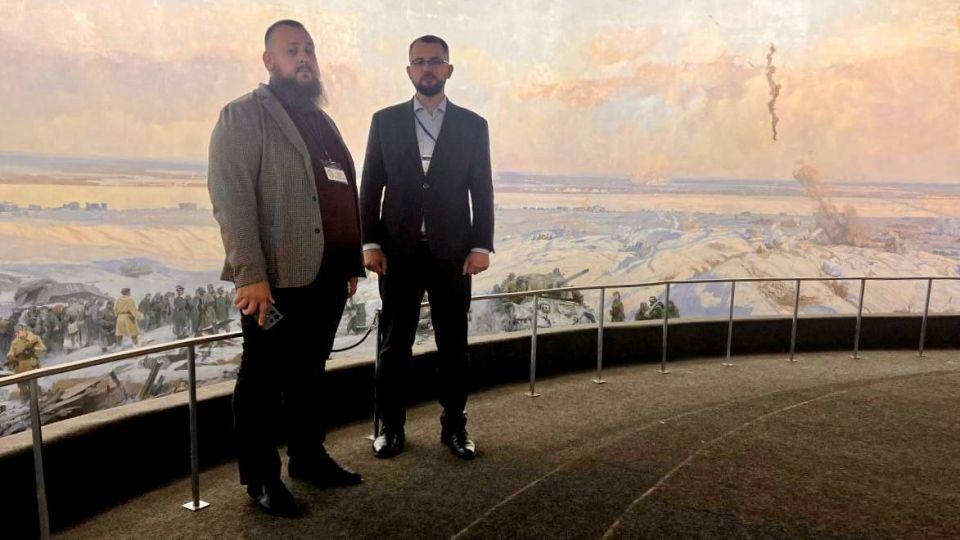 Александр Криеренко: Пишу из героического Волгограда, куда мы с моим коллегой, председателем социального комитета Народного Совета ЛНР Иваном Санаевым, прибыли для участия в 43-й Конференции Южно-Российской Парламентской...