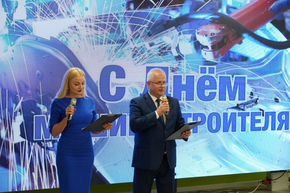 Константин Бутримов: ПРАЗДНОВАНИЕ ДНЯ МАШИНОСТРОИТЕЛЯ В ЛУГАНСКОЙ НАРОДНОЙ РЕСПУБЛИКЕ