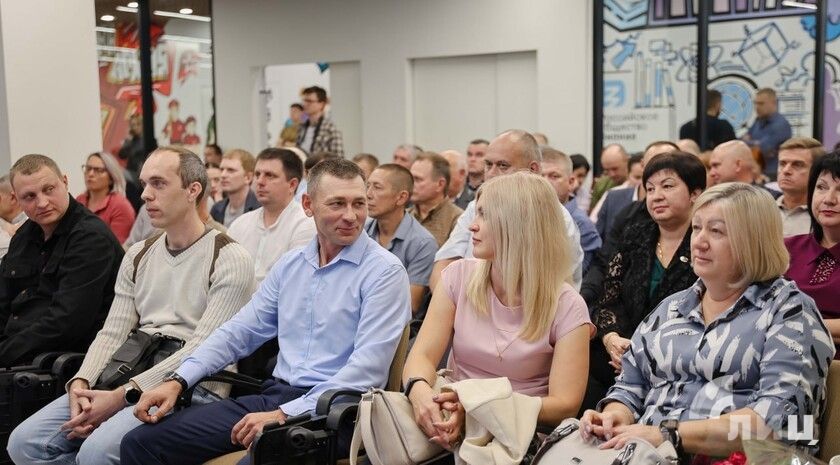 Власти ЛНР поздравили машиностроителей с профессиональным праздником