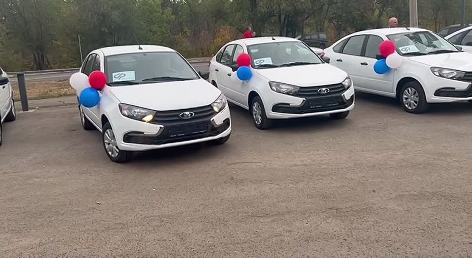 Отделение Соцфонда России по ЛНР вручило шесть автомобилей пострадавшим на производстве