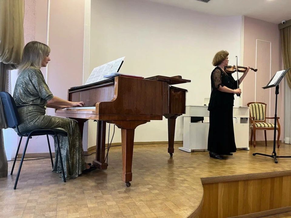 В Луганской академической филармонии прошёл камерный концерт «Диалог со скрипкой»