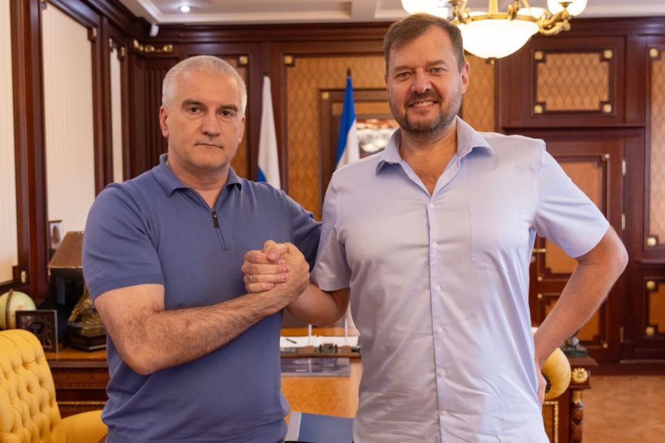 Сергей Аксёнов: В ходе личной встречи с губернатором Запорожской области Евгением Витальевичем Балицким передал всем жителям региона поздравления с Днем воссоединения Донецкой и Луганской народных республик, Запорожской и...