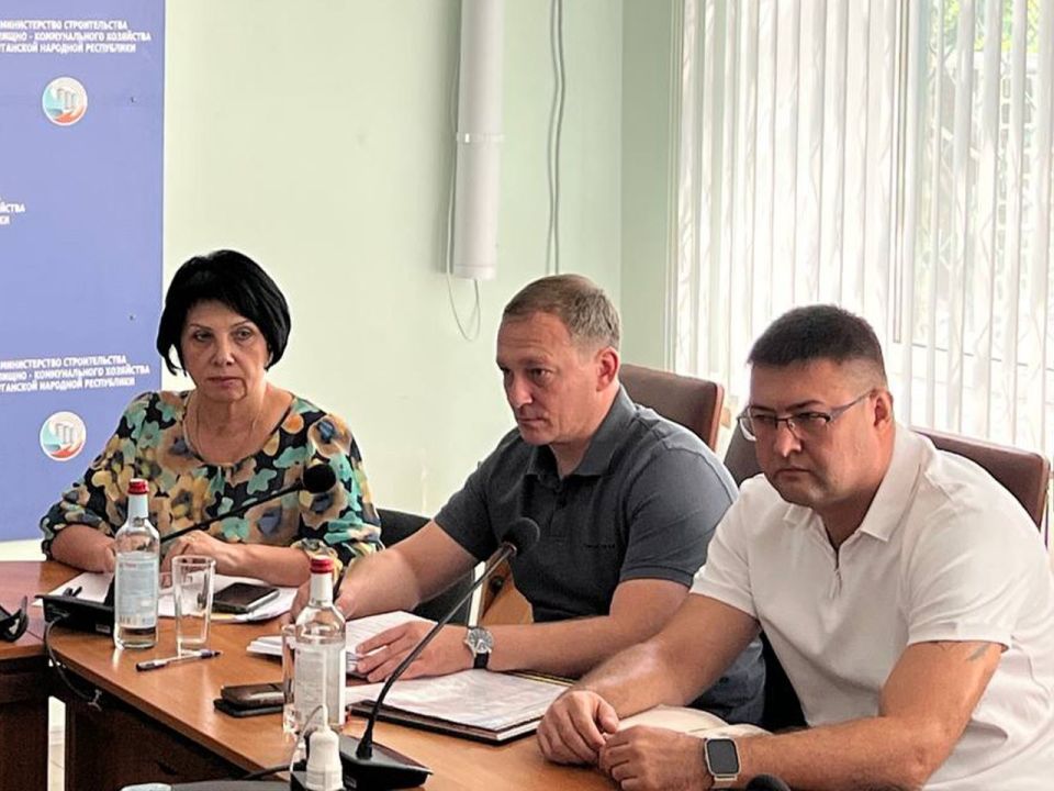 В Минстрое ЛНР прошло очередное совещание по вопросам запуска жилищного строительства в регионе
