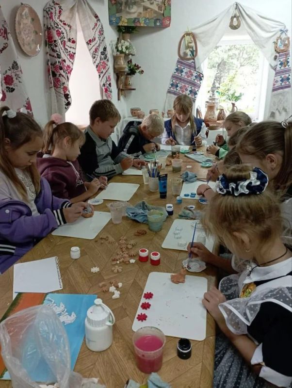 Погрузиться в волшебный мир гончарного искусства смогли луганские школьники