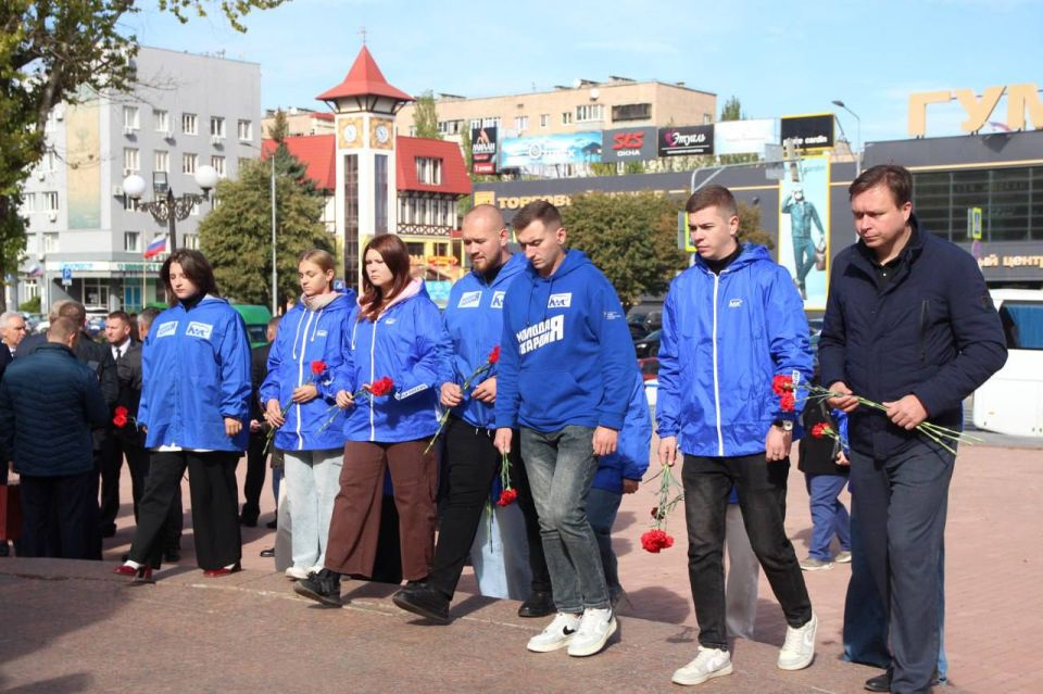 В День воссоединения с Россией почтили память защитников Родины