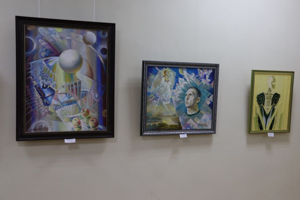 В Луганской галерее искусств открылась ежегодная республиканская выставка «Осенний вернисаж»