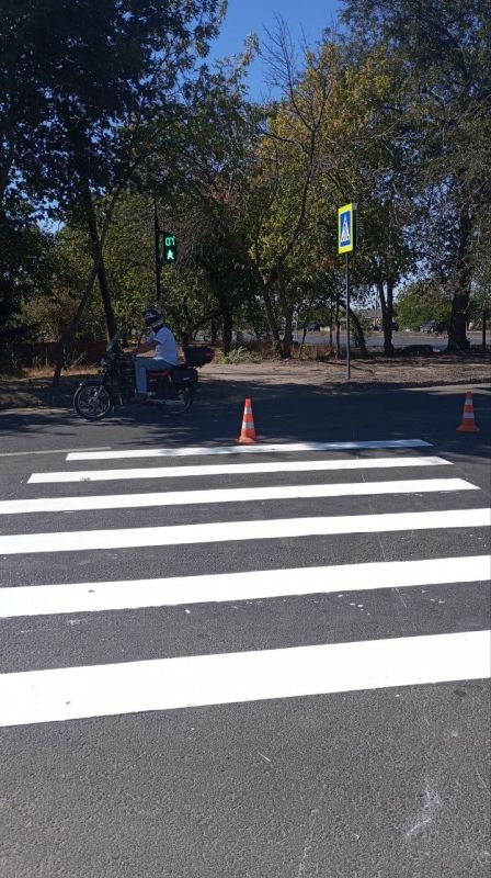 Специалисты "Луганского эксплуатационно-линейного управления автодорог" продолжают ремонт внутриквартальных дорог