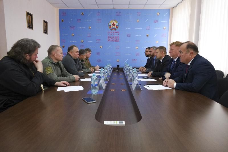 Народный Совет ЛНР посетила делегация Заксобрания Санкт-Петербурга