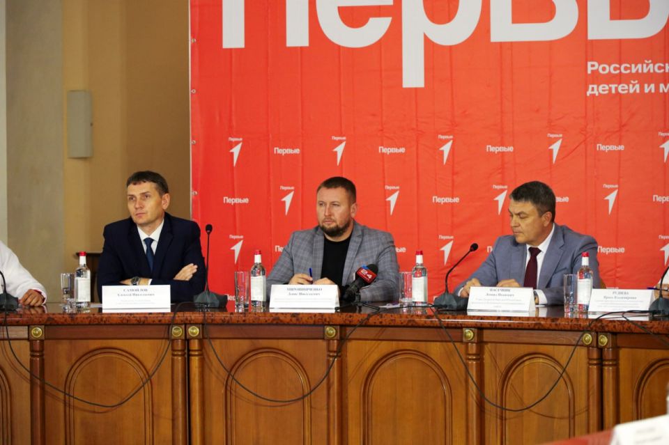 Денис Мирошниченко принял участие в заседании координационного совета «Движение Первых» в Луганске