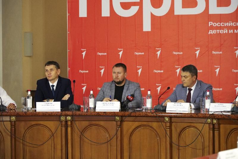 Денис Мирошниченко принял участие в заседании координационного совета «Движение Первых» в Луганске