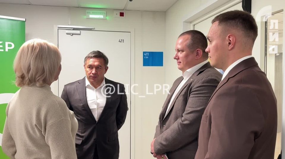 Телемедицинская стойка, которая появилась в Луганской поликлинике № 12 в рамках сотрудничества Минздрава ЛНР и Сбера, позволила более 40 пациентам получить помощь врачей из других регионов страны