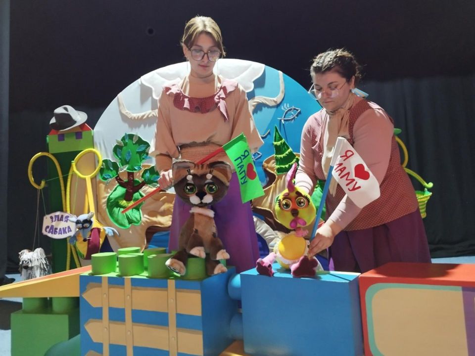 Луганский академический театр кукол выступил в Заполярье
