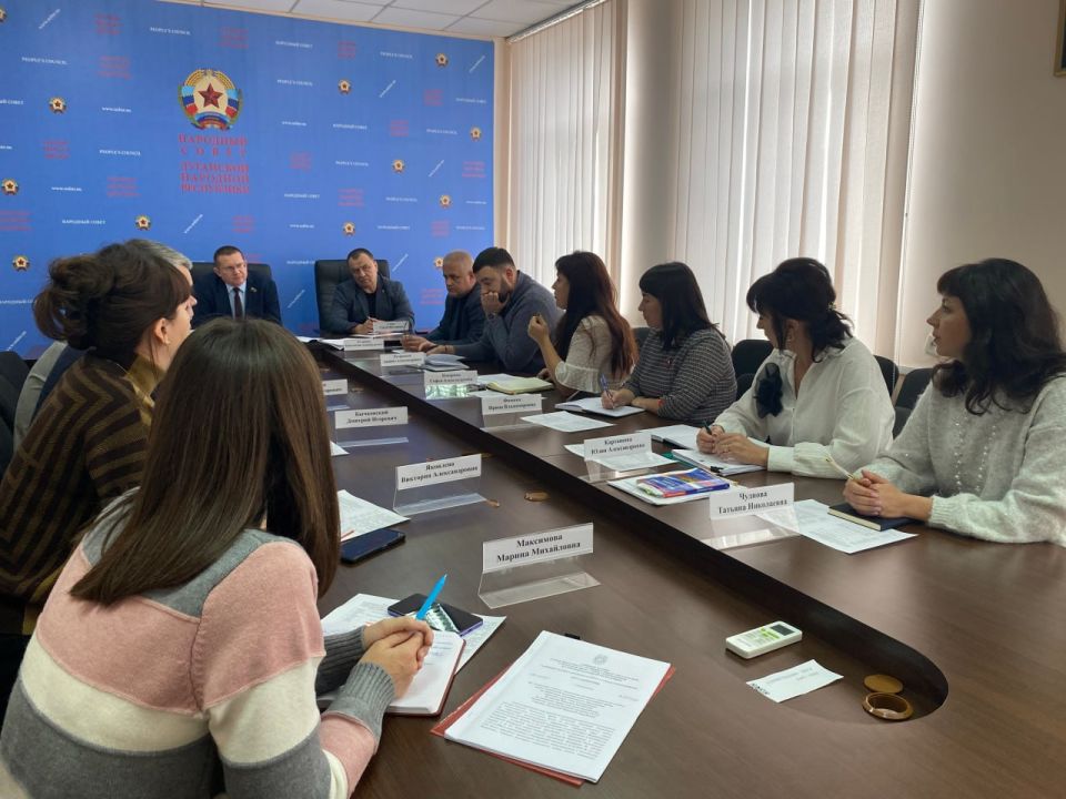 Константин Бутримов: Определение единого порядка подачи документов для заключения договора социального найма обсудили в Комитете по инфраструктуре