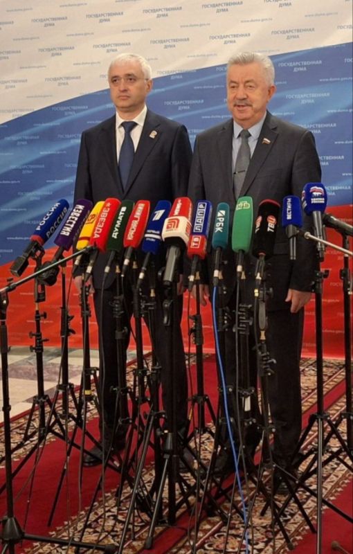 Виктор Водолацкий: Сегодня во время пресс-подхода рассказал о трёх успешных годах работы партии "Единая Россия" в ЛНР, о доверии жителей республики к деятельности наших местных отделений и в целом Луганского регионального...